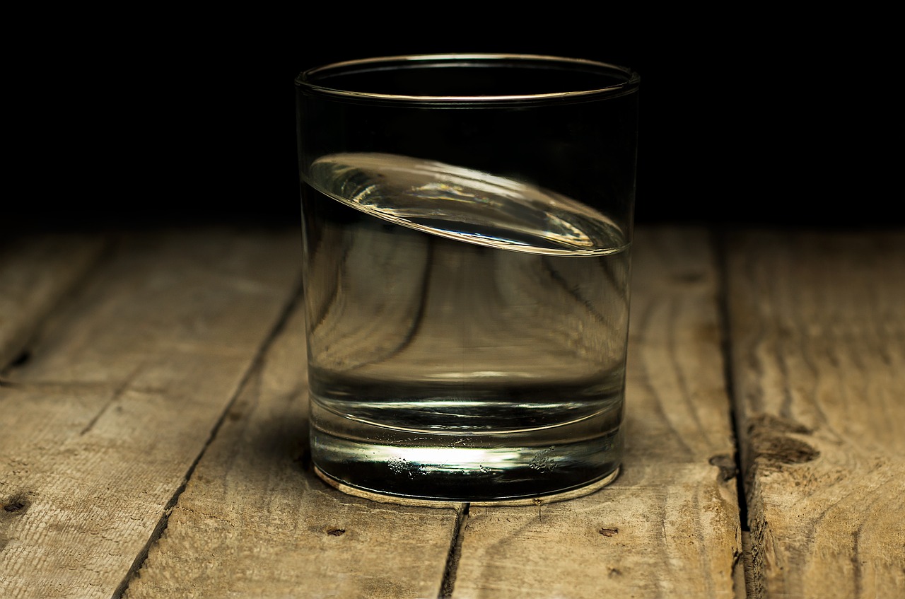 グラス一杯の水