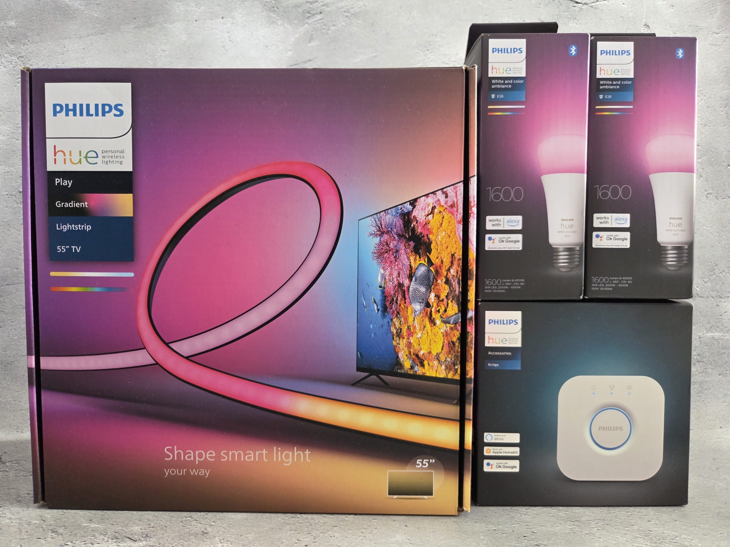 Hue TVライトリボン・ブリッジ・電球の外箱