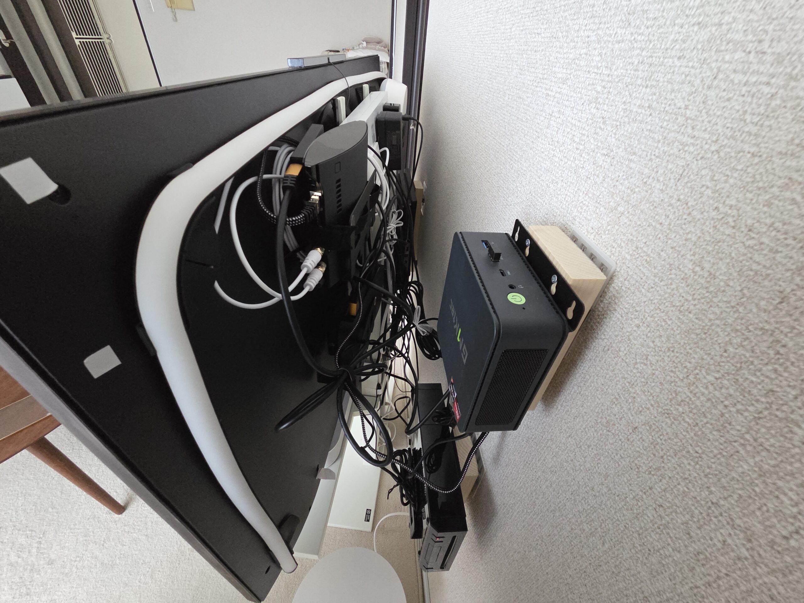 HueTVライトリボン設置後（点灯前）