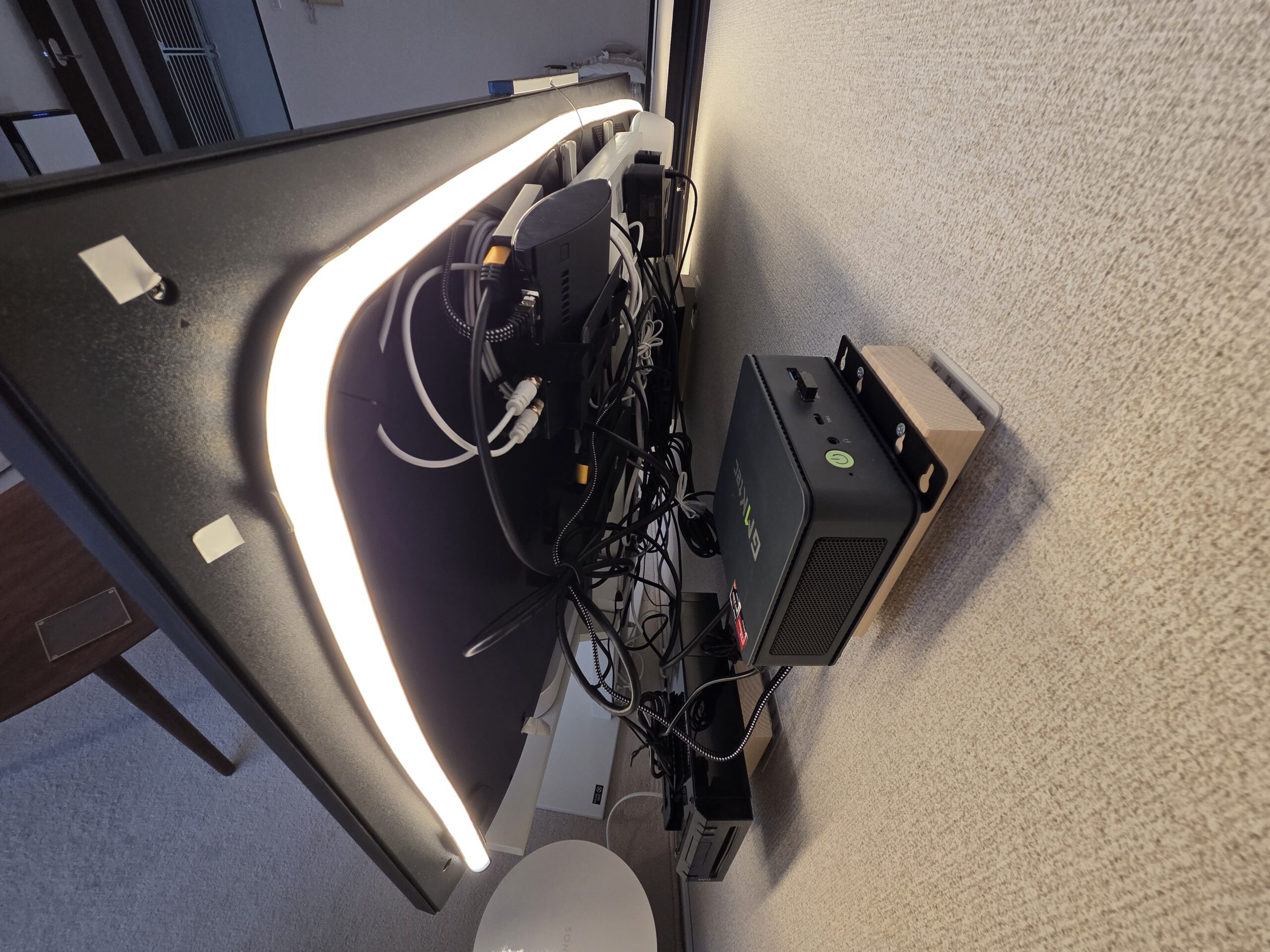 HueTVライトリボン設置後（点灯後）